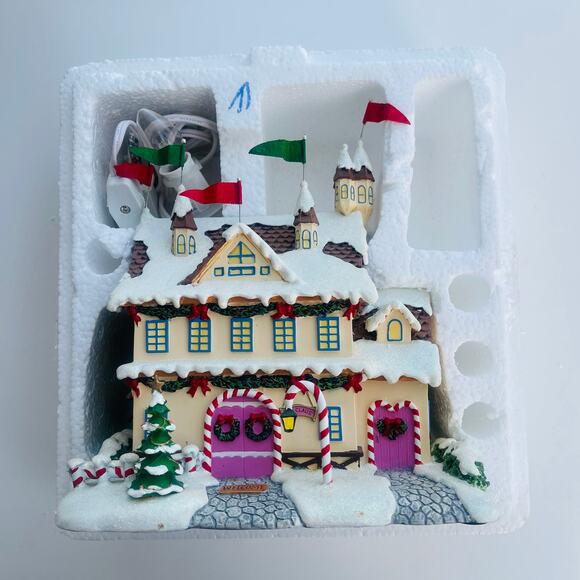Hawthorne Village Rudolph's Christmas Town Lighted Santa and Mrs Claus's Castle - Picture 1 of 16